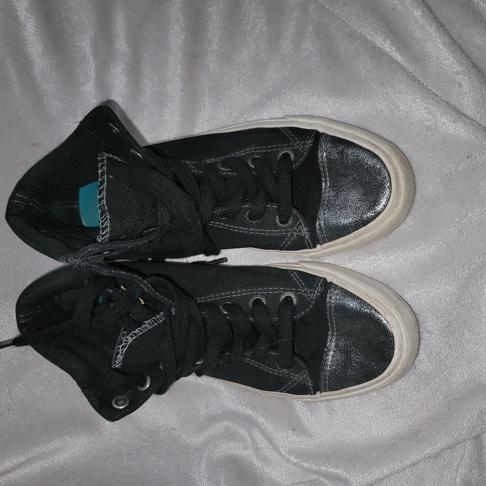 Women's shoes
